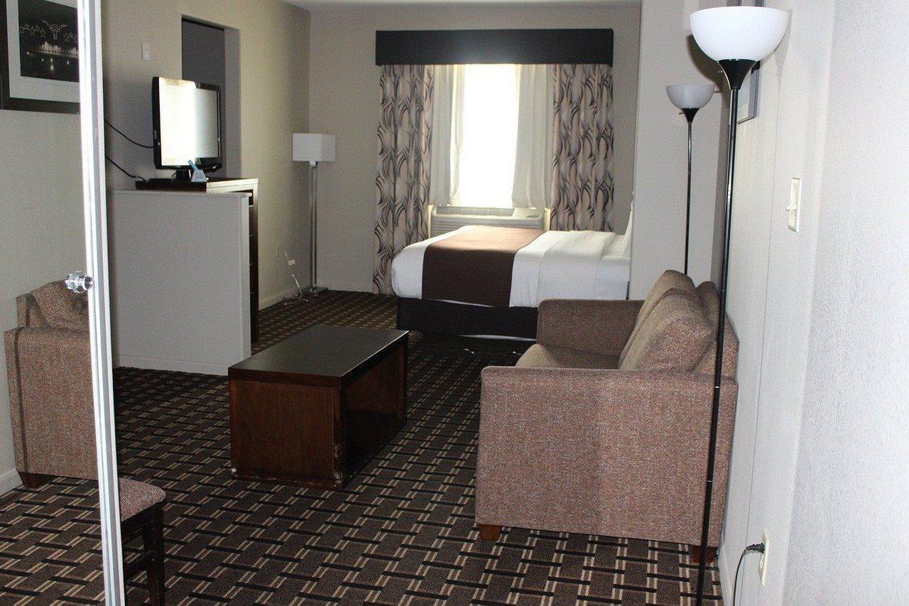 Baymont By Wyndham Columbus Hotel Exterior photo