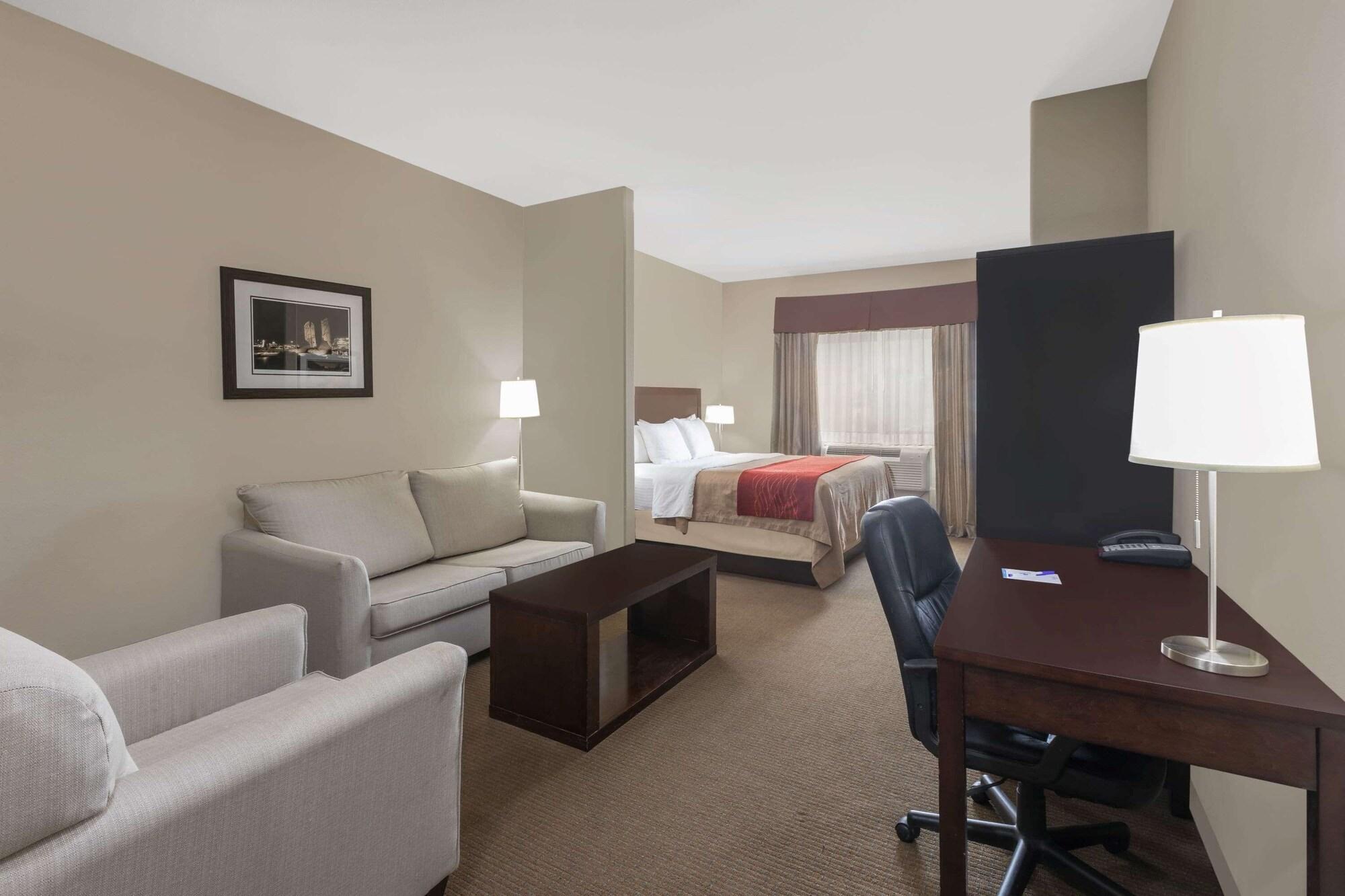 Baymont By Wyndham Columbus Hotel Exterior photo