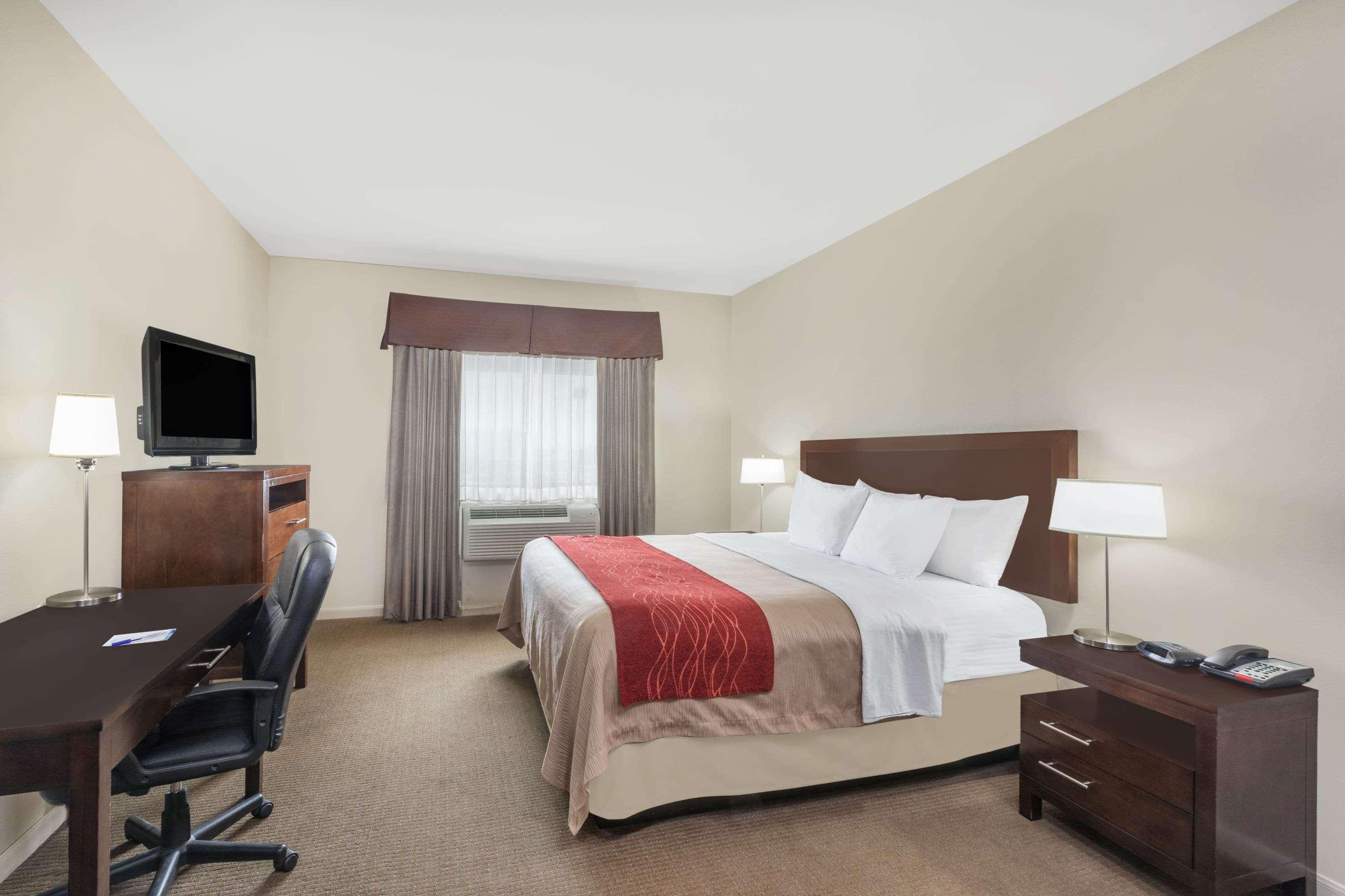 Baymont By Wyndham Columbus Hotel Exterior photo