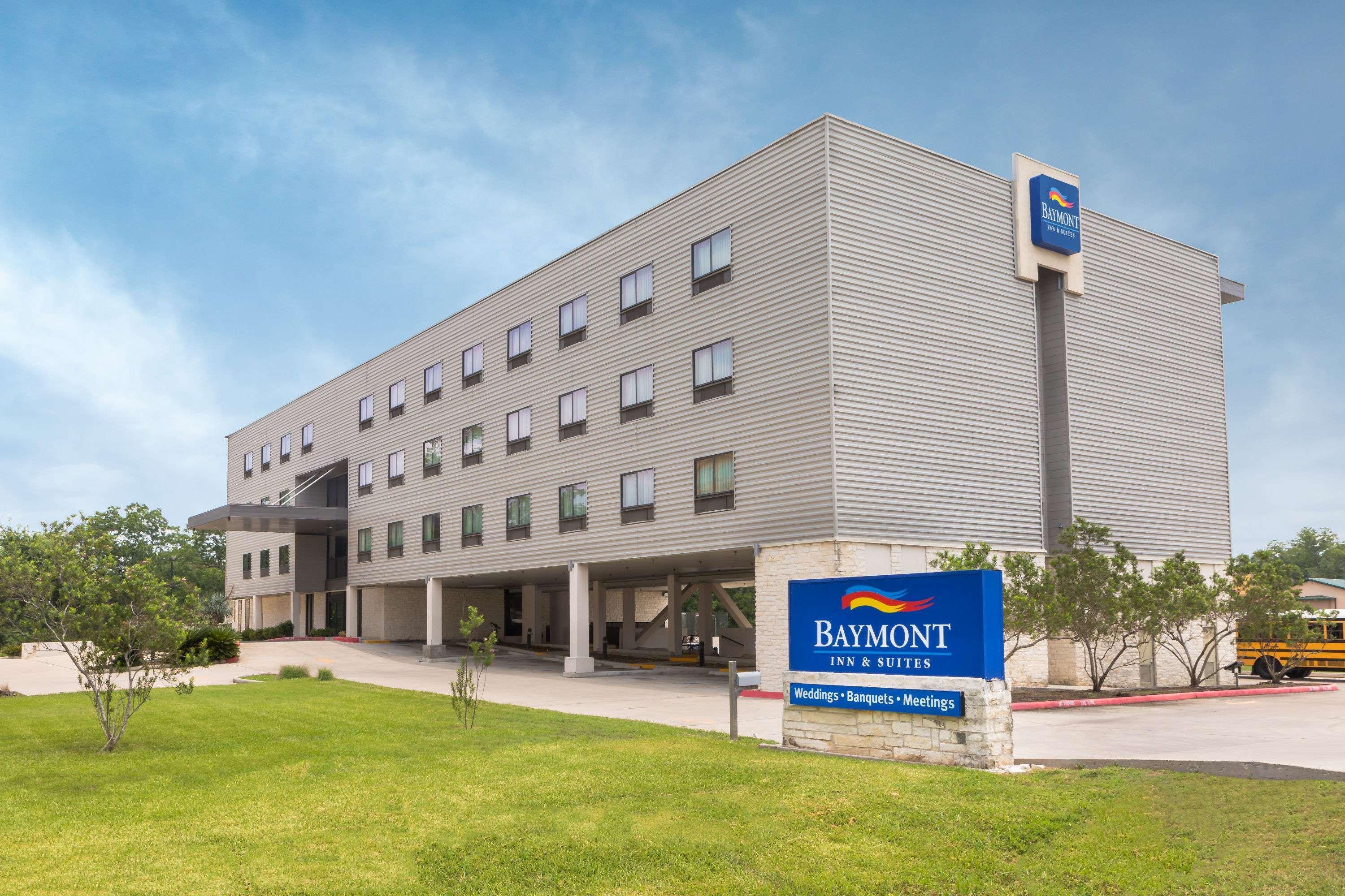 Baymont By Wyndham Columbus Hotel Exterior photo