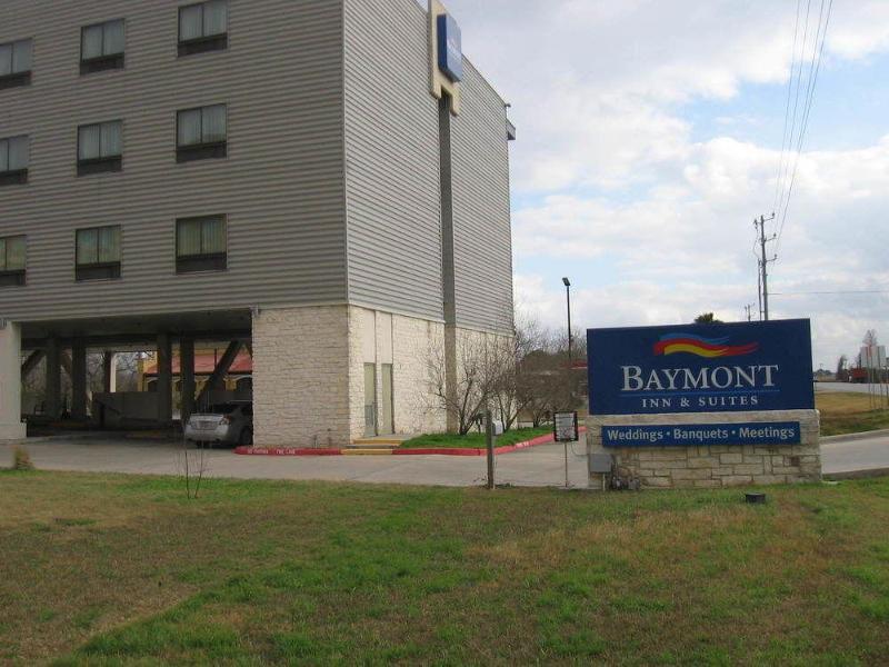 Baymont By Wyndham Columbus Hotel Exterior photo
