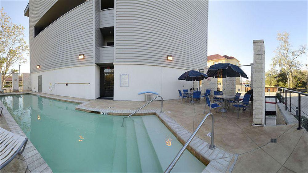 Baymont By Wyndham Columbus Hotel Exterior photo